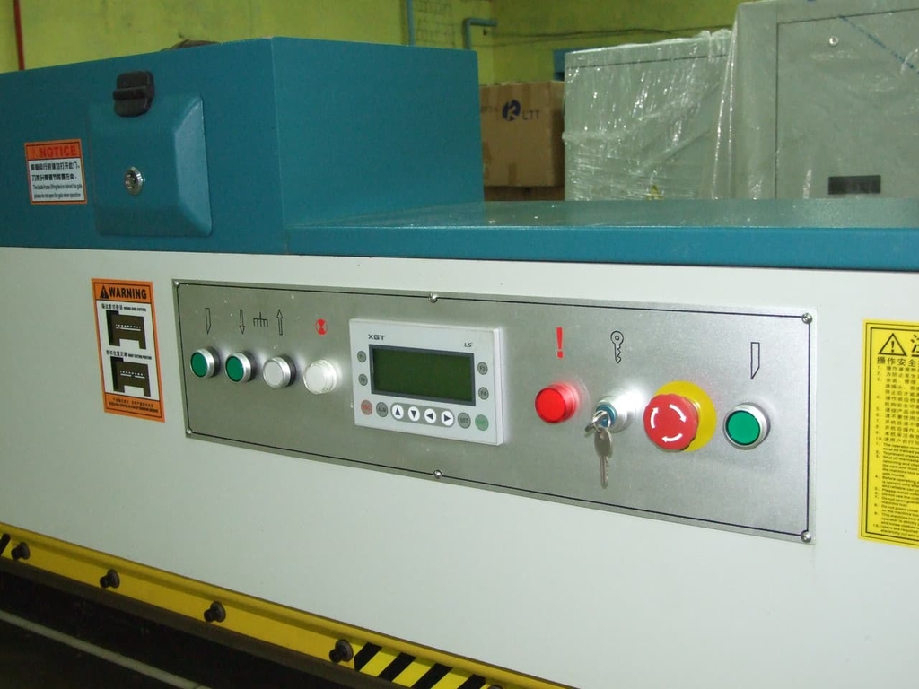 Гильотина для шпона LTT MDQ260