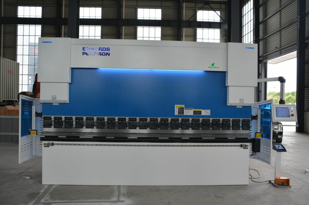 Вертикальный листогибочный пресс CNC-PBA 300х4100 с ЧПУ DELEM DA-66T