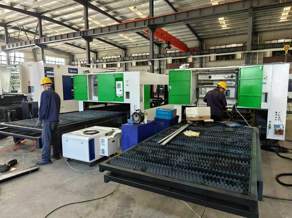 Кабинетный станок для лазерной резки листового металла INTERLASER PRO C3015 12000