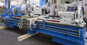 Универсальный токарный станок 1М63/3000