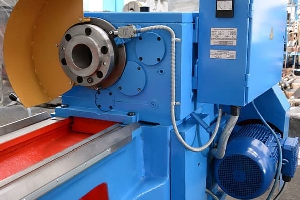 Универсальный токарный станок 1М63/2800