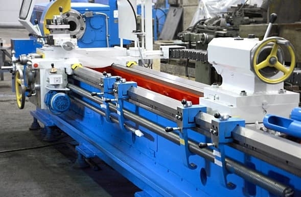 Универсальный токарный станок 1М63/2800