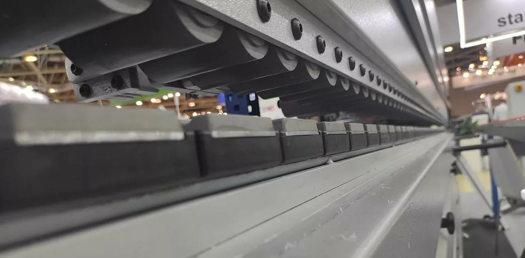 Кромкооблицовочный станок OZGENC MAKINA Doorband 6500 под четверть