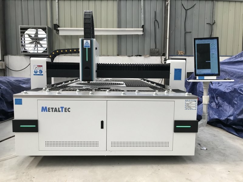 Оптоволоконный лазерный станок для резки металла MetalTec 1530 B (RECI-1000 W)