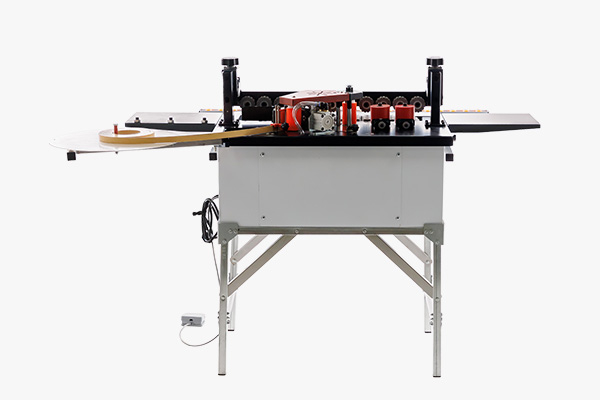 Кромкооблицовочный станок с конвейерной лентой  с конвейерной лентой  KROM-KOMBO