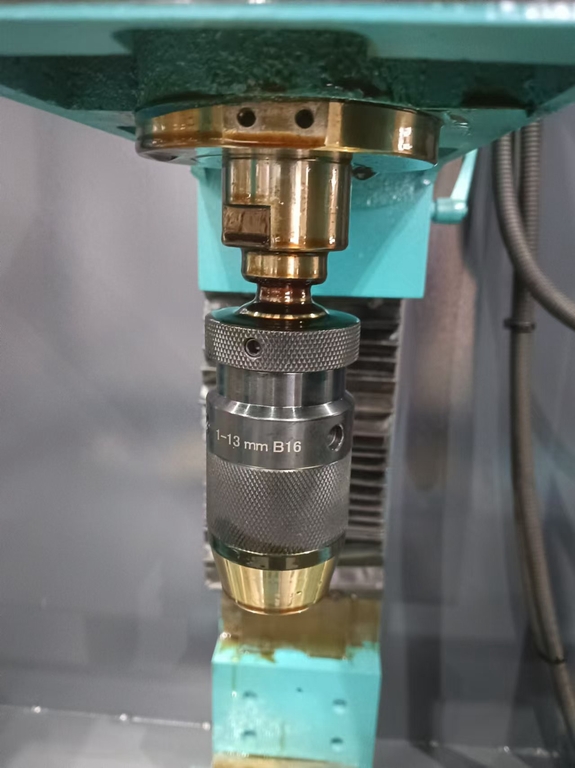 Фрезерный станок с ЧПУ AURA FM-20 CNC (25020100)