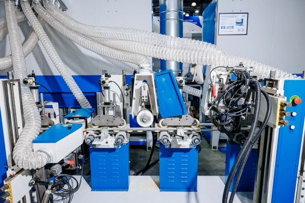 Автоматический шлифовальный станок для погонажных изделий KDT L-S2W7