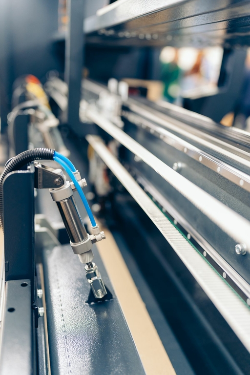 Автоматический станок для резки и рилевки картона NEOBOX 10