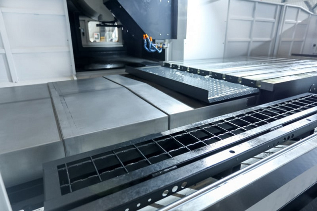 Портальный фрезерный центр KPM 1016