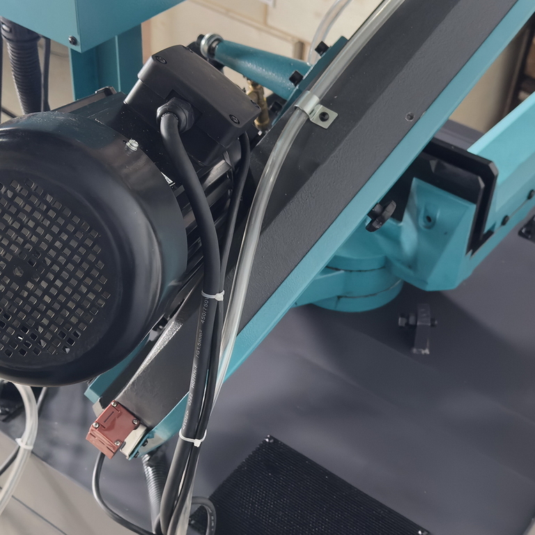 Ленточнопильный станок AURA LM-220G/380 (40220300)