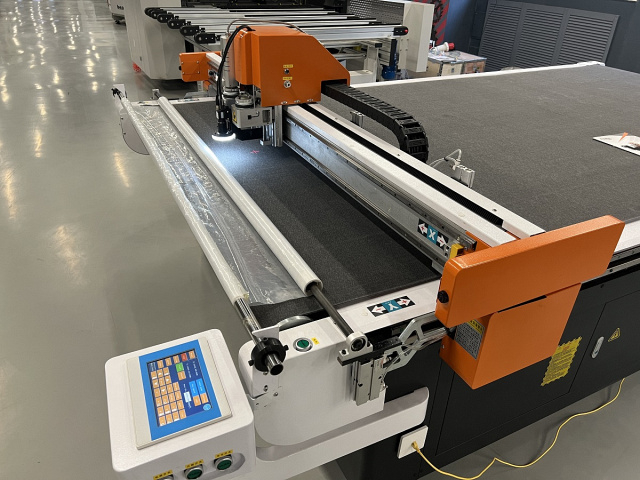 Многофункциональный планшетно-режущий плоттер Filato DIGICUT 1625 B