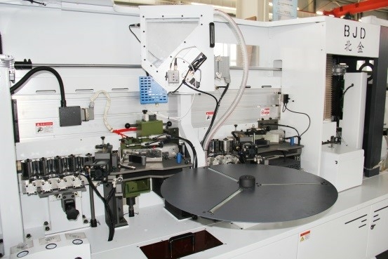 Кромкооблицовочный автоматический станок BJD F770J