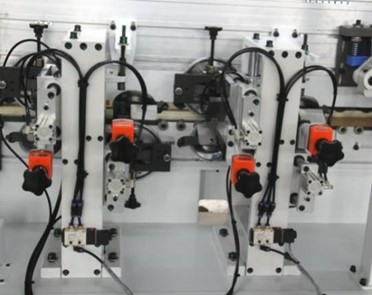 Кромкооблицовочный автоматический станок  BJD F872JS