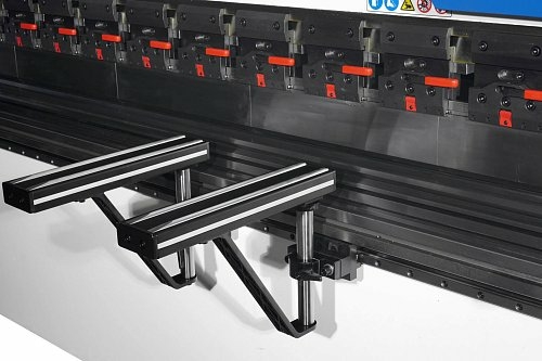 Листогибочный гидравлический пресс с ЧПУ TP10S MetalTec HBM 63/2500C