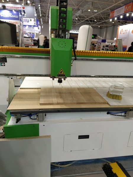 Фрезерно-гравировальный станок с чпу WoodTec CH 2030 NEST L