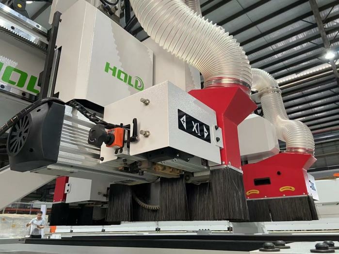 Форматно-обрезной центр с ЧПУ для дверных полотен HOLD HV321