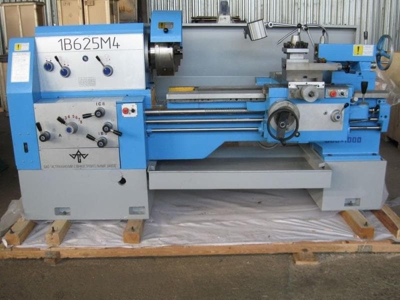 Токарно-винторезный станок 1В625М4/1000