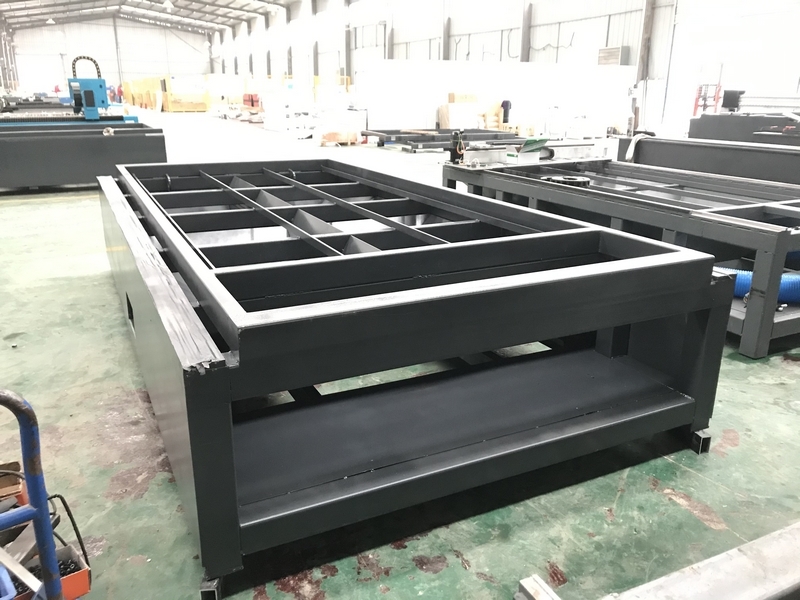Оптоволоконный лазерный станок для резки металла MetalTec 1530 B (RECI-1000 W)
