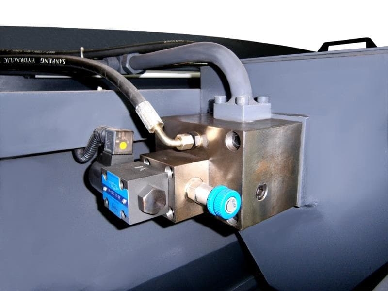 Гильотина гидравлическая с поворотной балкой Metal Master HCJ 2560E