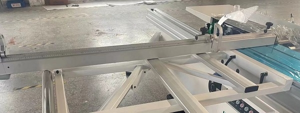 Форматно-раскроечный станок WoodTec 3200Z