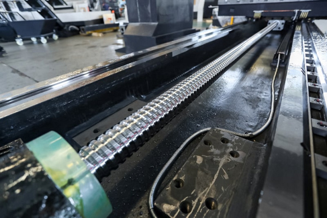 Портальный фрезерный центр KPM 1016