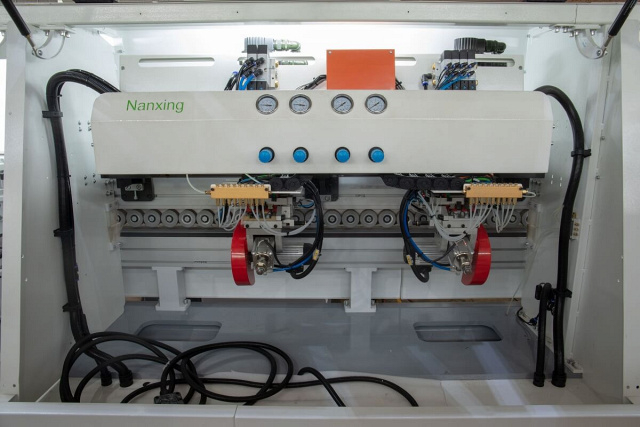 Автоматический кромкооблицовочный станок Nanxing NB875