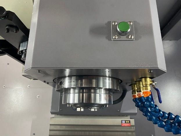 Фрезерный обрабатывающий центр KVL1000A (VMC1000P) 4-оси