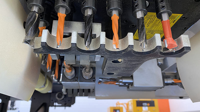 Автоматический сверлильно-присадочный станок с чпу WoodTec HSM 1230 H2