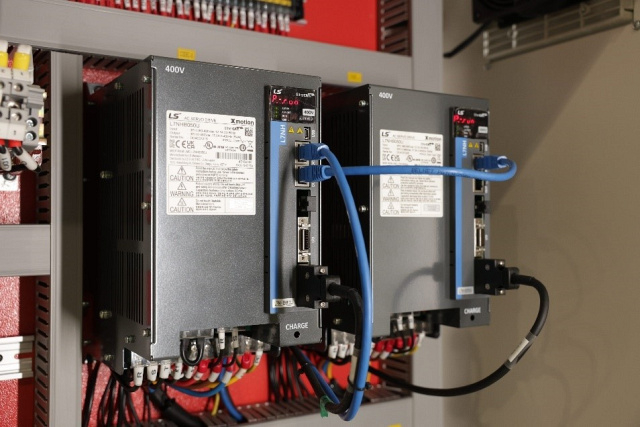 Автоматический станок для вырезки дефектов и торцовки QUADRO SpeedCut 200