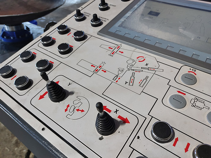 Кромкогибочная машина для отбортовки кромки днищ BFM50xD
