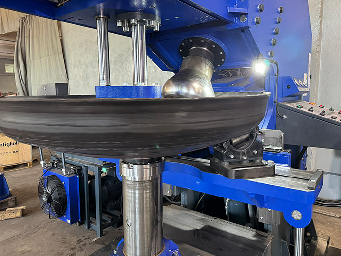 Кромкогибочная машина для отбортовки кромки днищ BFM50xD