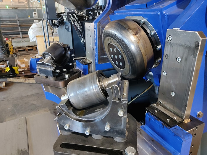 Кромкогибочная машина для отбортовки кромки днищ BFM50xD