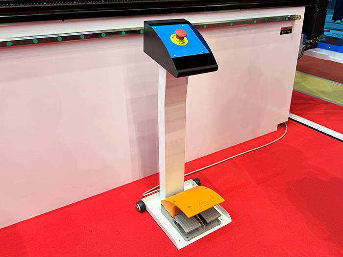 Вертикальный листогибочный пресс CNC-PBA 250х3200 с контроллером ESA630