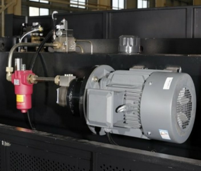 Листогибочный гидравлический пресс MetalTec HBM 125/2500 (Е22, инвертор заднего упора)
