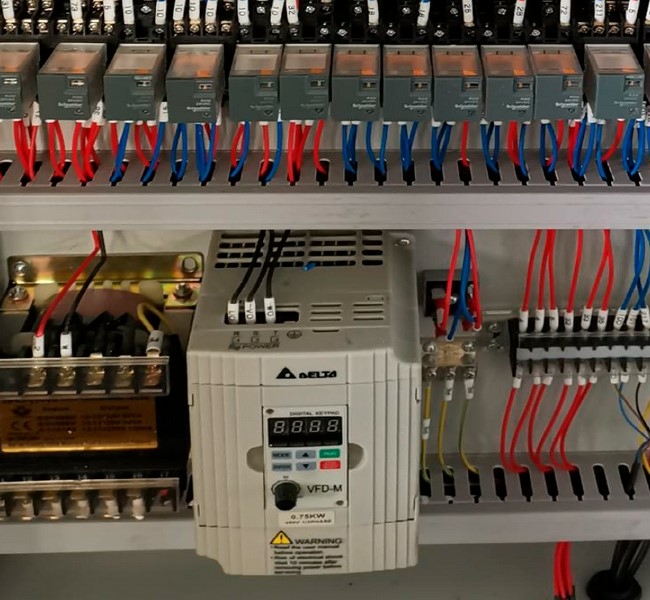 Листогибочный гидравлический пресс MetalTec HBM 40/2500 (Е22, инвертор заднего упора)
