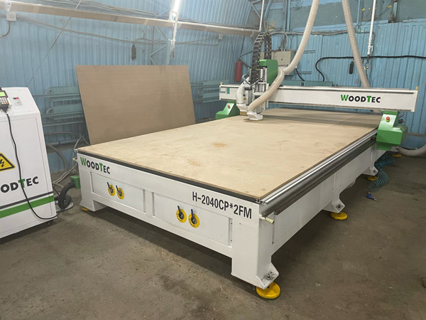 Фрезерно-гравировальный станок с чпу WoodTec H-2040C P2