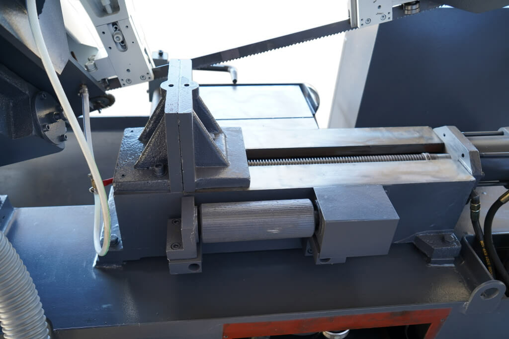 Ленточнопильный станок MetalMaster BSM-300 SAF