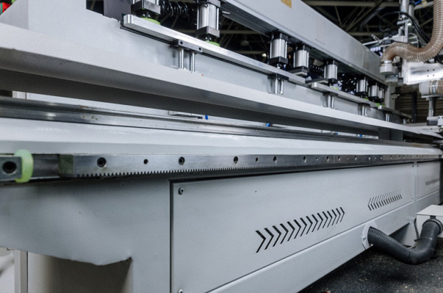 Торцевой сверлильно-присадочный центр с ЧПУ Beaver SWIFT HSD 2S