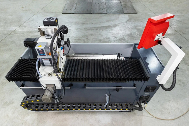 Автоматический станок для заточки плоских ножей IRONMAC 1000AM