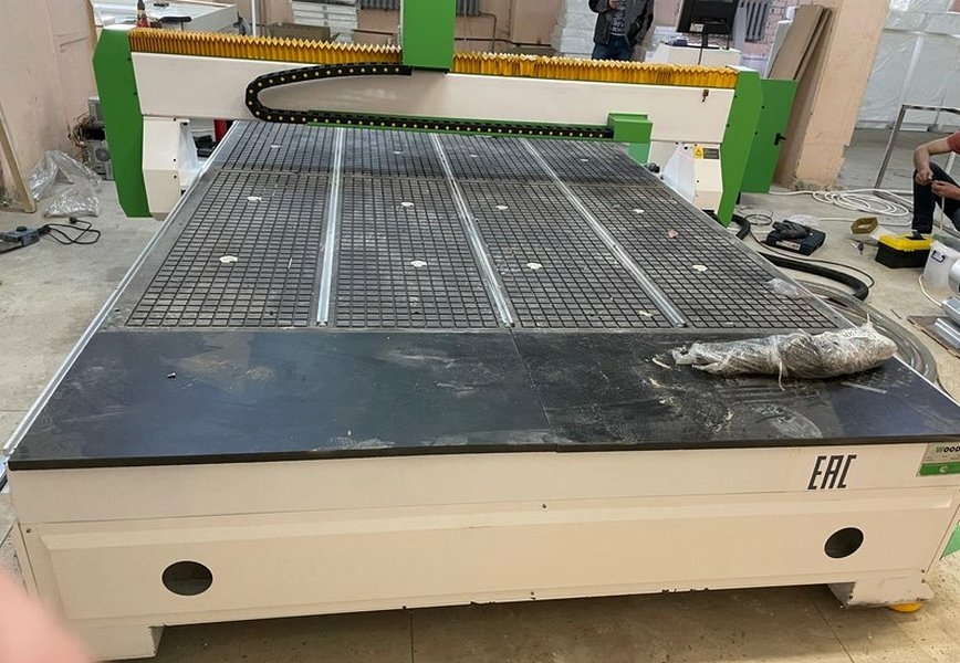 Фрезерно-гравировальный станок с чпуWoodTec CH 2030L