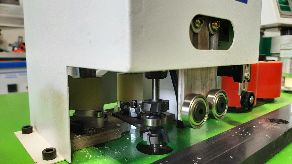 Кромкооблицовочный станок DELTAMACHINERY DM-112