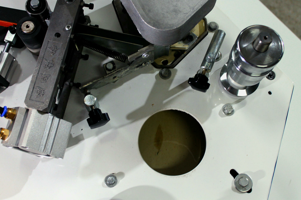 Кромкооблицовочный станок DELTAMACHINERY DM-115