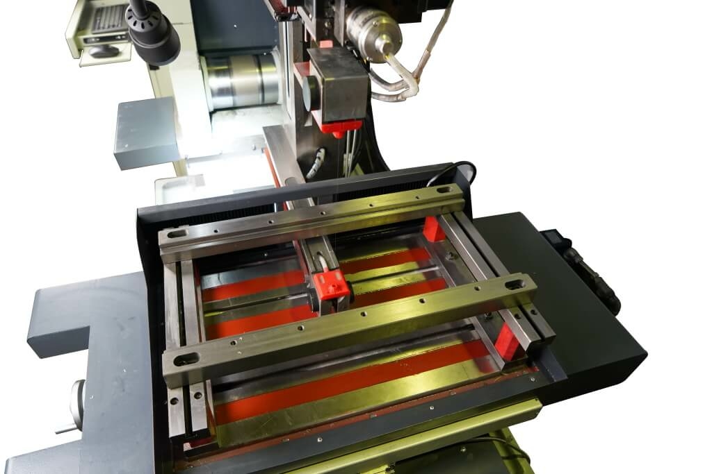 Электроэрозионный проволочно-вырезной станок с ЧПУ струйного типа Metal Master DK7725 DRO (Однопроходный)