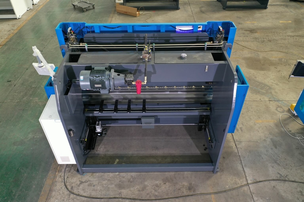 Листогибочный пресс MetalTec HBС 135/3200 4+1 ЧПУ МТ-15