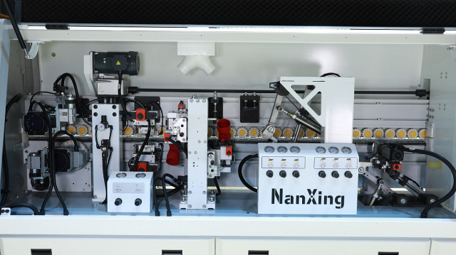 Автоматический кромкооблицовочный станок Nanxing NB875E