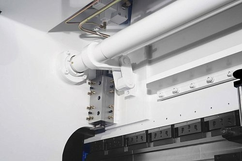 Листогибочный гидравлический пресс с ЧПУ TP10S MetalTec HBM 63/2500C