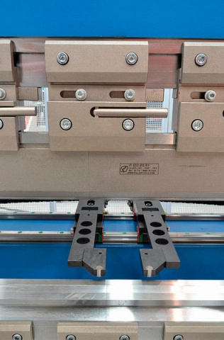 Гидравлический листогибочный пресс SMD PBH-110/3100