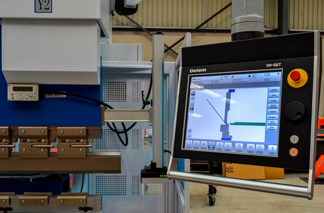 Гидравлический листогибочный пресс SMD PBH-110/3100