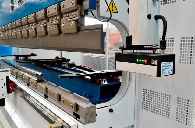 Гидравлический листогибочный пресс SMD PBH-110/3100