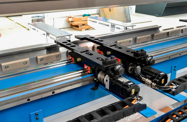 Гидравлический листогибочный пресс SMD PBH-110/3100